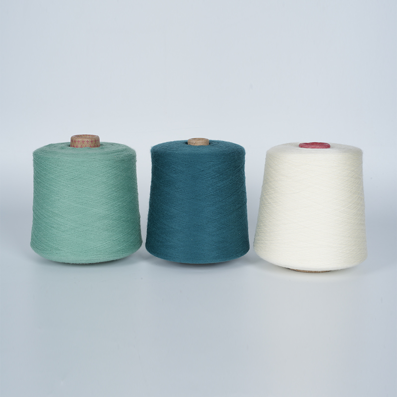 Filato in fibra proteica 70 Nm/2 70% lana 30% cashmere